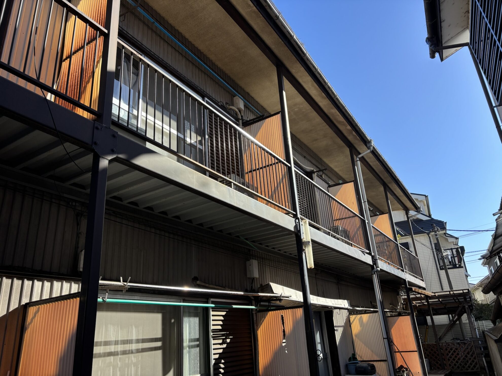 狛江市 外壁塗装 施工前 波とたん 金属外壁