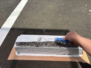 西東京市 整骨院 駐車場 車止め 下塗り作業